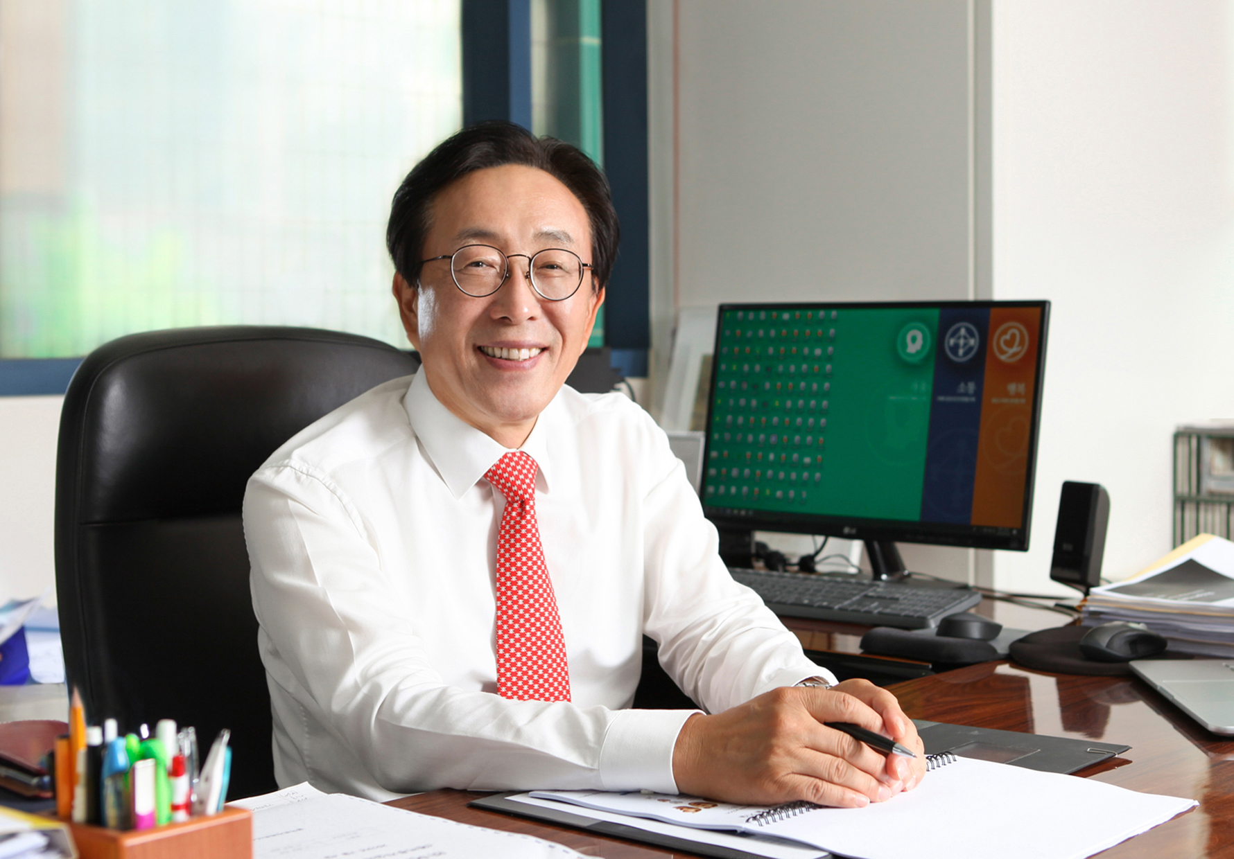 CEO Yong-Sung LEE